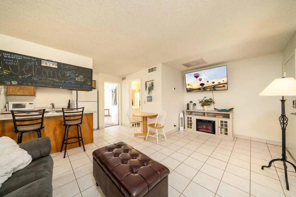 Pool King Lake Suite-Walk To Dt & Lake! Lake Havasu City Buitenkant foto